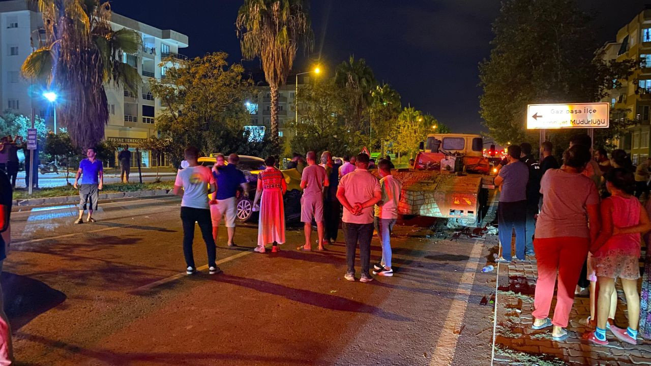 Antalya'da Zincirleme Trafik Kazası: 1 Kişi Yaralandı - Sayfa 4