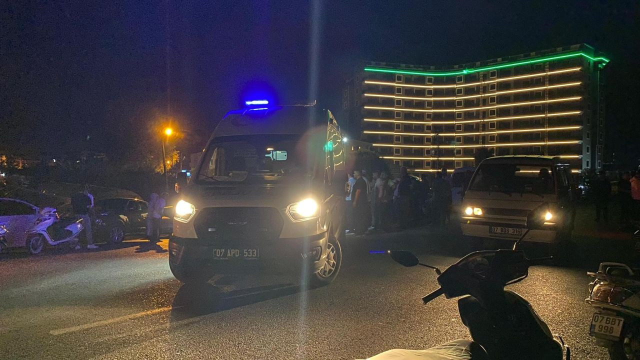 Antalya'da İki Motosikletin Çarpışması Sonucu: 1'i Ağır 2 Yaralı - Sayfa 4