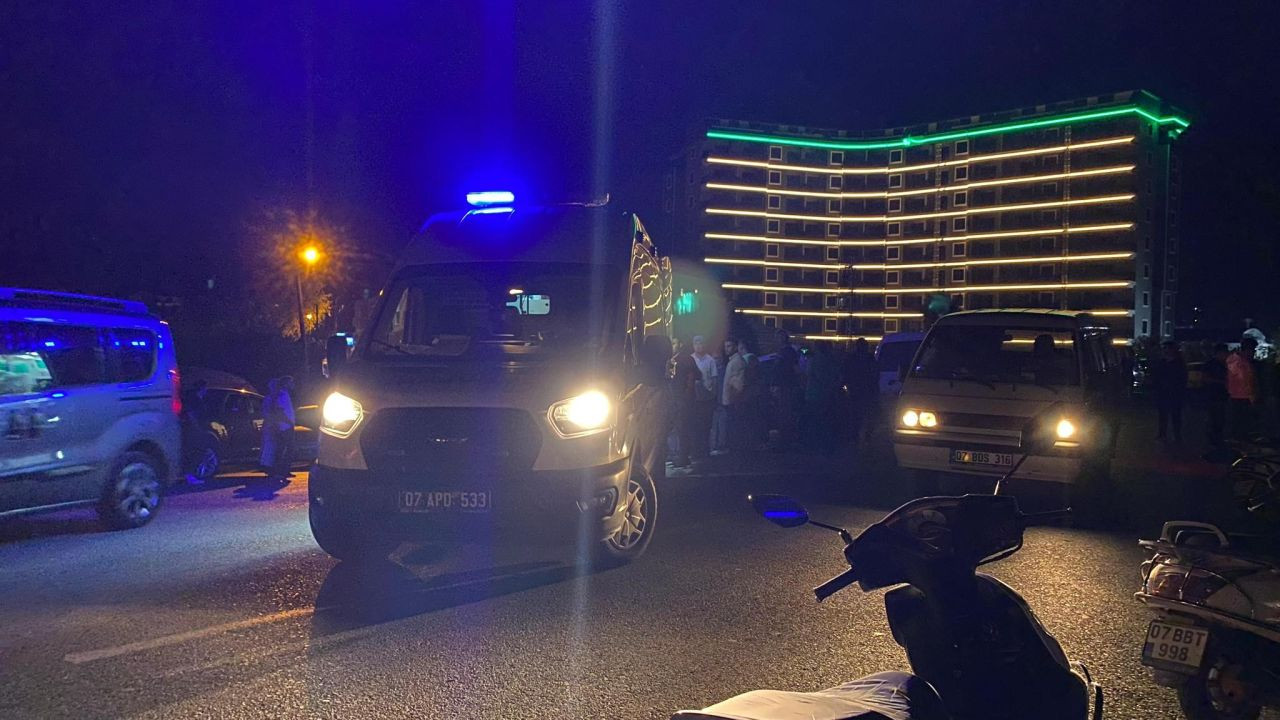 Antalya'da İki Motosikletin Çarpışması Sonucu: 1'i Ağır 2 Yaralı - Sayfa 2