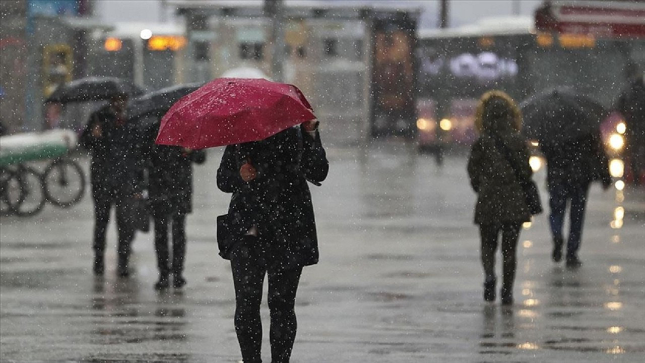 Meteoroloji saat vererek uyardı! 3 bölgede sağanak...