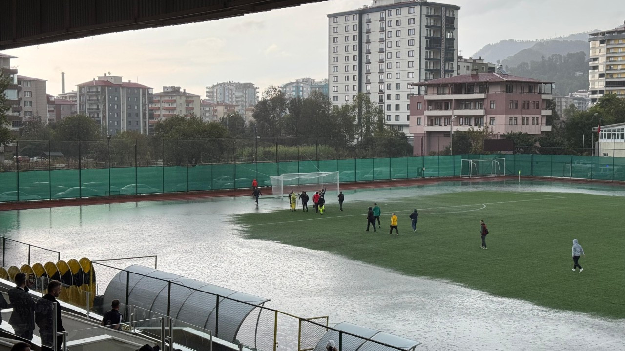 Artvin'de şiddetli yağış nedeniyle 3. Lig maçı ertelendi