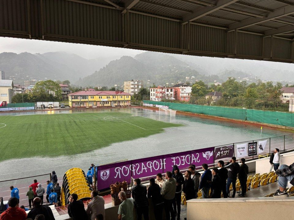 Artvin'de şiddetli yağış nedeniyle 3. Lig maçı ertelendi - Sayfa 4