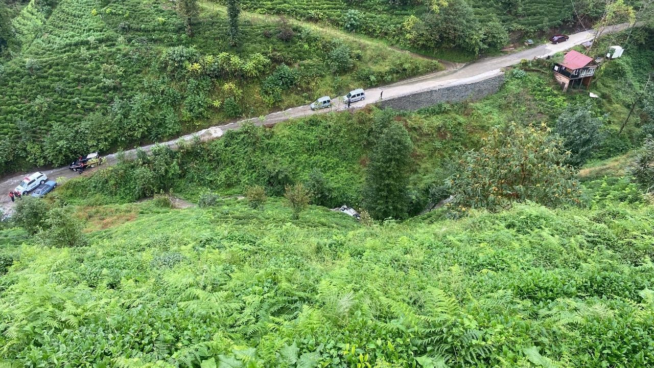 Yoldan 400 metre aşağıdaki dere yatağına yuvarlanan araçtan atlayarak yaralı kurtuldu - Sayfa 3