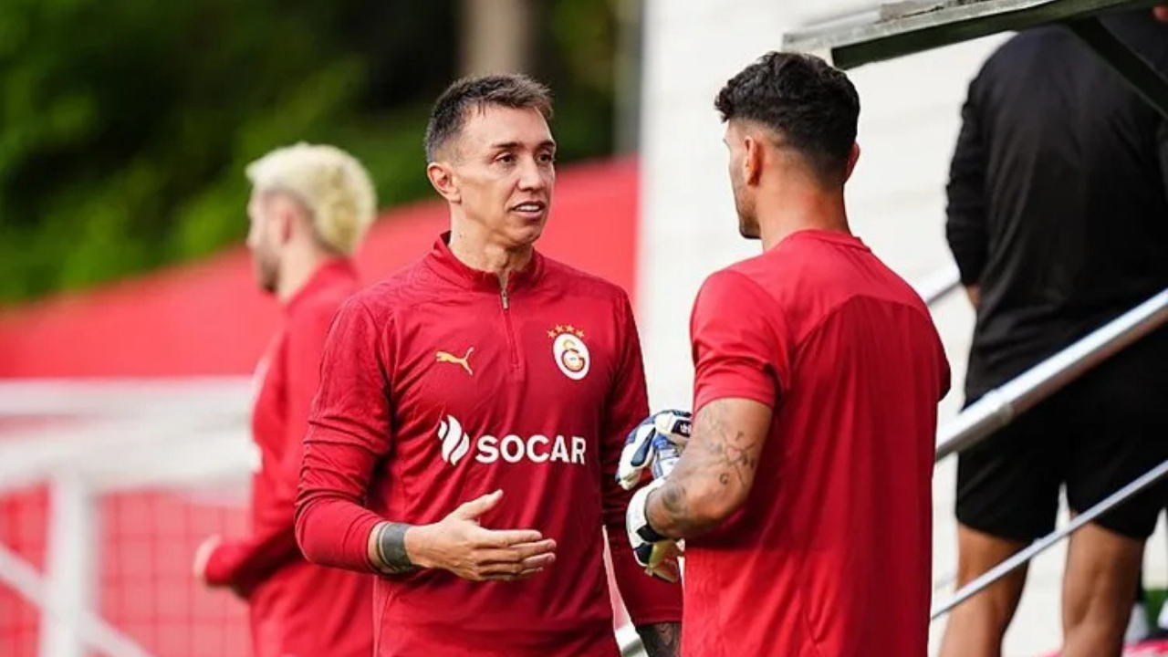 Son dakika haberi: Galatasaray'da bir devir sona eriyor! Muslera için bomba yorum: "Yenilen her golde..." - Sayfa 3