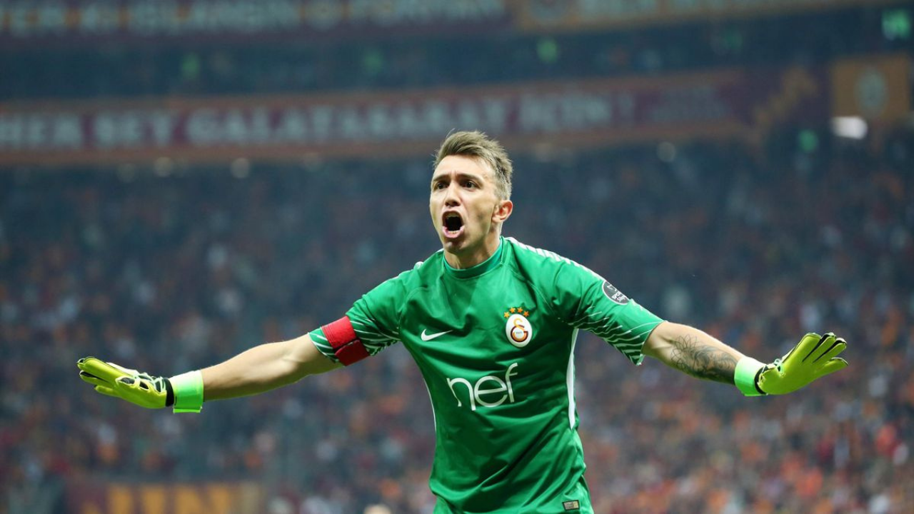 Son dakika haberi: Galatasaray'da bir devir sona eriyor! Muslera için bomba yorum: "Yenilen her golde..." - Sayfa 10