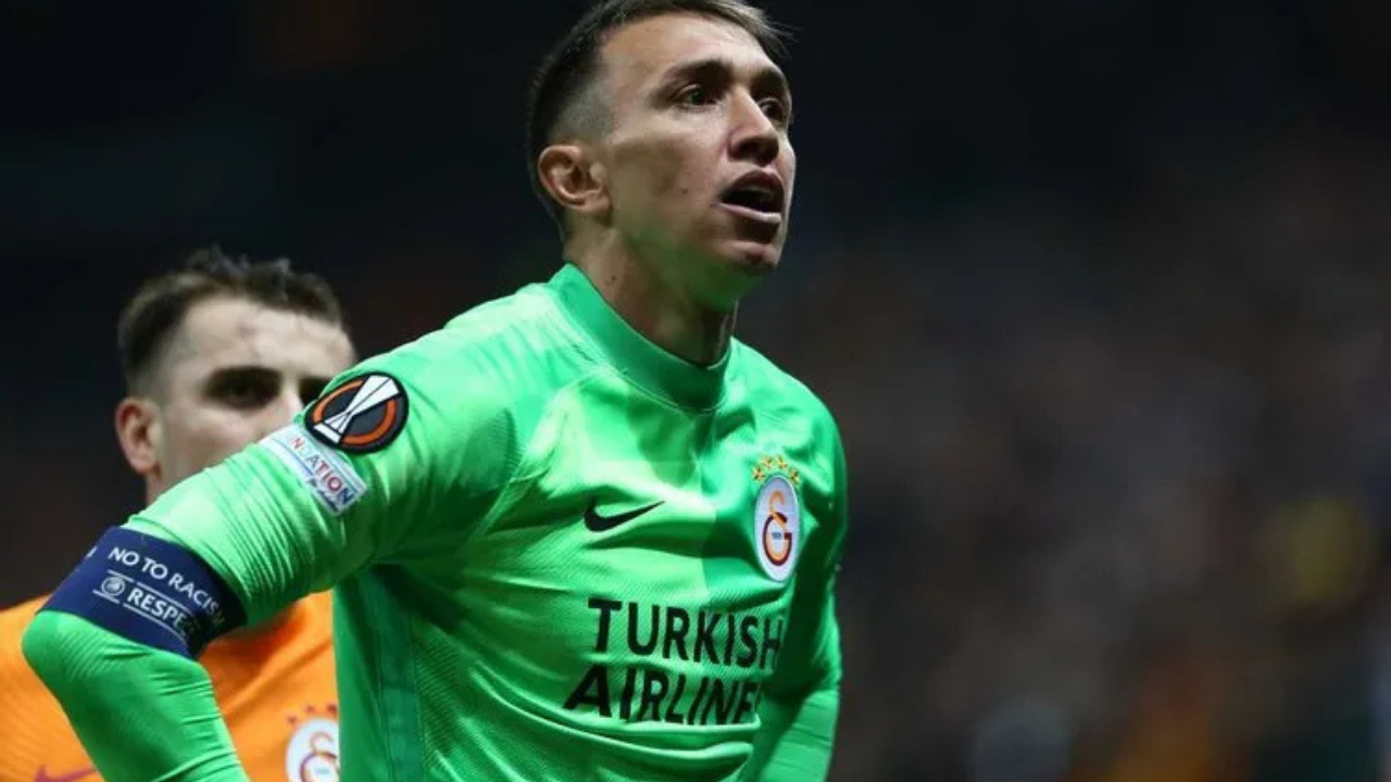 Son dakika haberi: Galatasaray'da bir devir sona eriyor! Muslera için bomba yorum: "Yenilen her golde..." - Sayfa 2