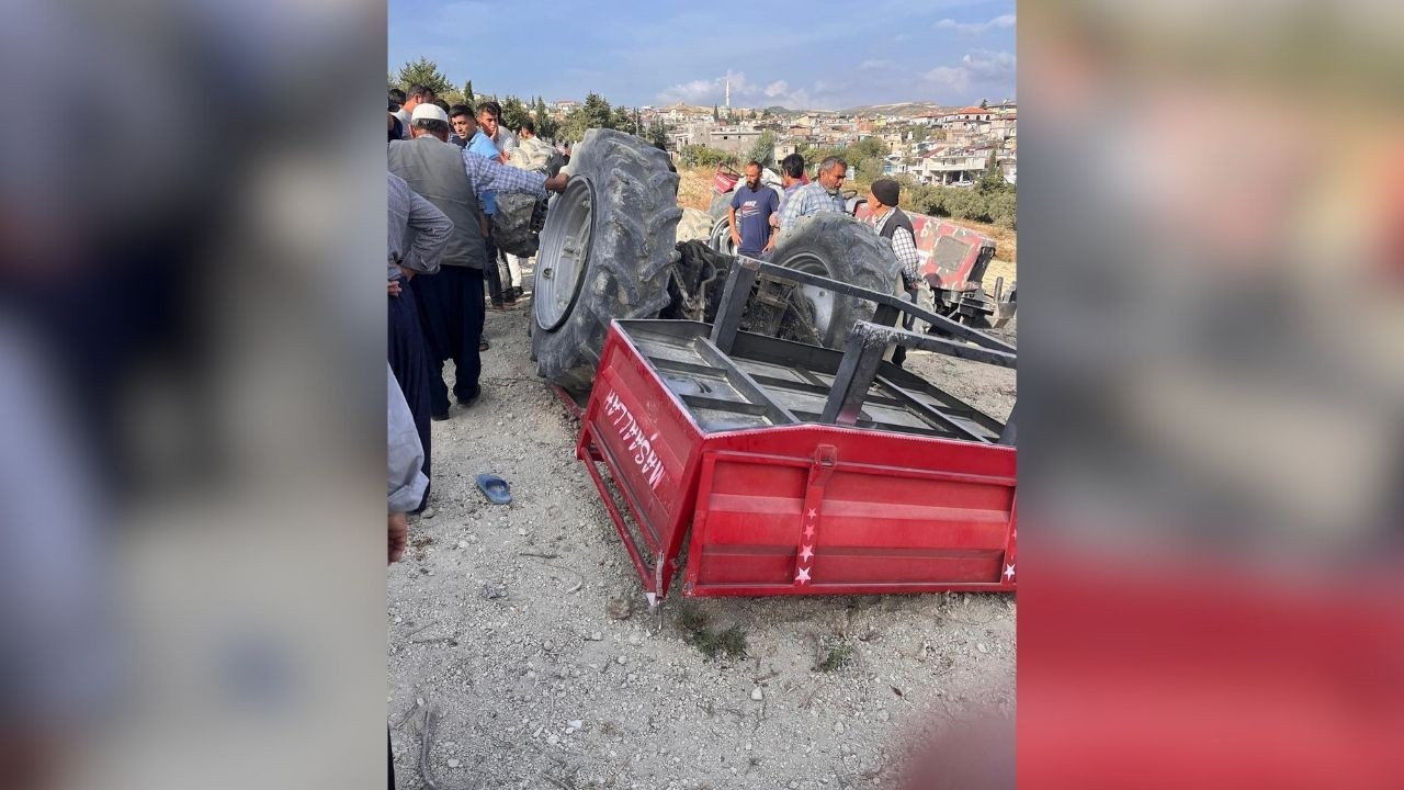 Hatay’da traktör ters devrildi: 4 kişi yaralandı.