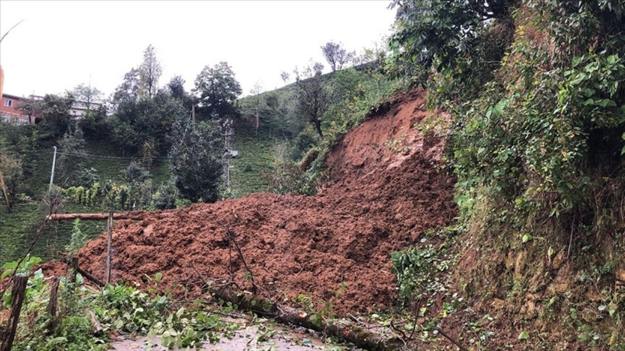 Rize'de ki toprak kayması korkuttu