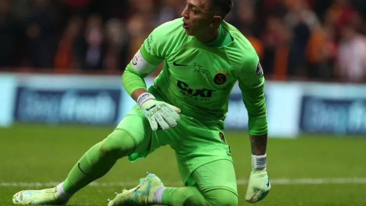 Son dakika haberi: Galatasaray'da bir devir sona eriyor! Muslera için bomba yorum: "Yenilen her golde..." - Sayfa 8