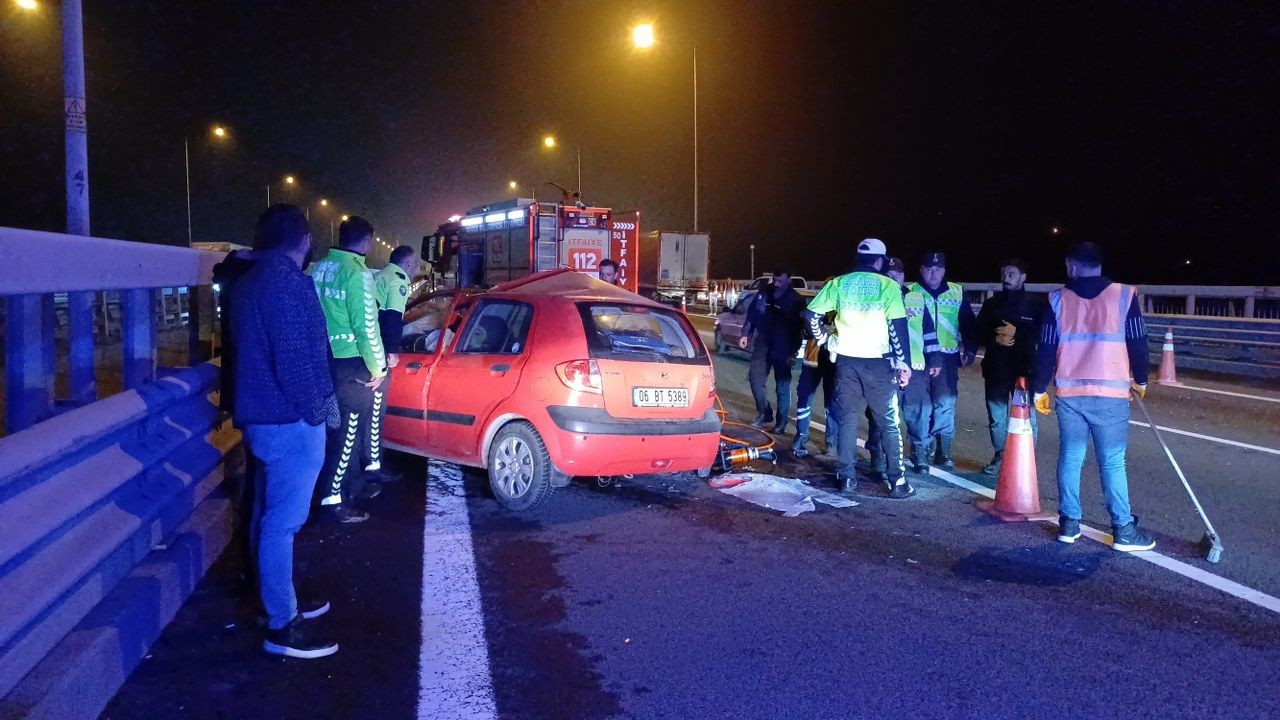 Otoyolda tıra arkadan çarpan otomobil hurdaya döndü: 4 yaralı - Sayfa 9