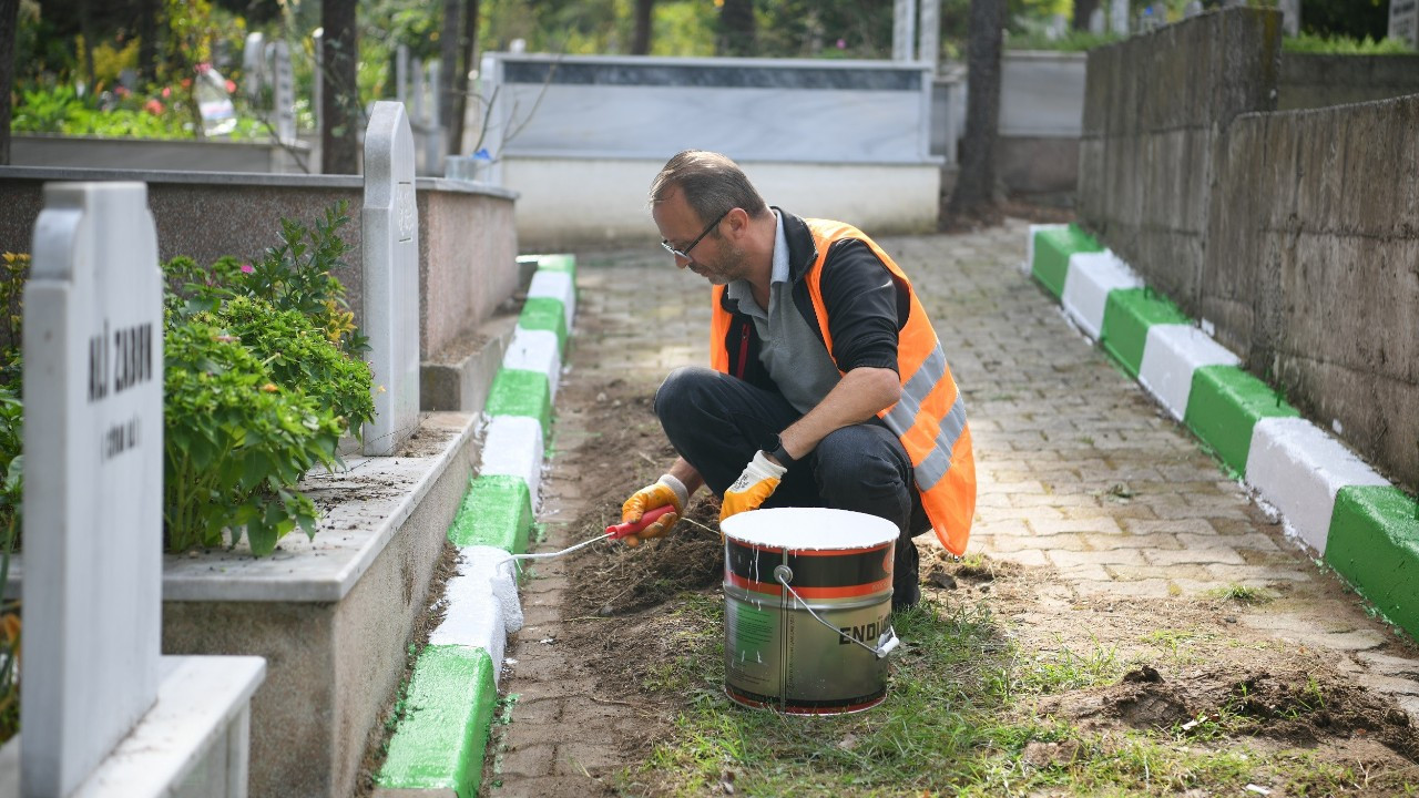 Akse Mezarlığı'nda Bakım Çalışmaları Hızla Devam Ediyor!