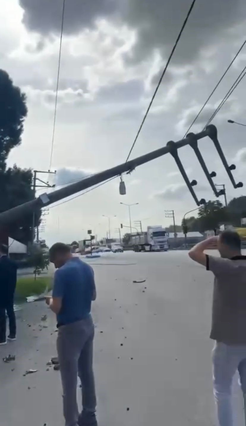 Ticari Araca Çarpan Tır Yan Yattı: 2 Kişi Yaralandı - Sayfa 4