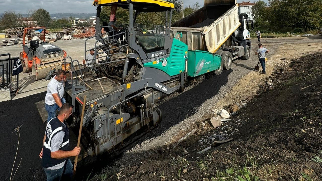 Serdivan’da Asfaltlama Çalışmaları: Hamitabat’a Sıcak Asfalt Döşendi