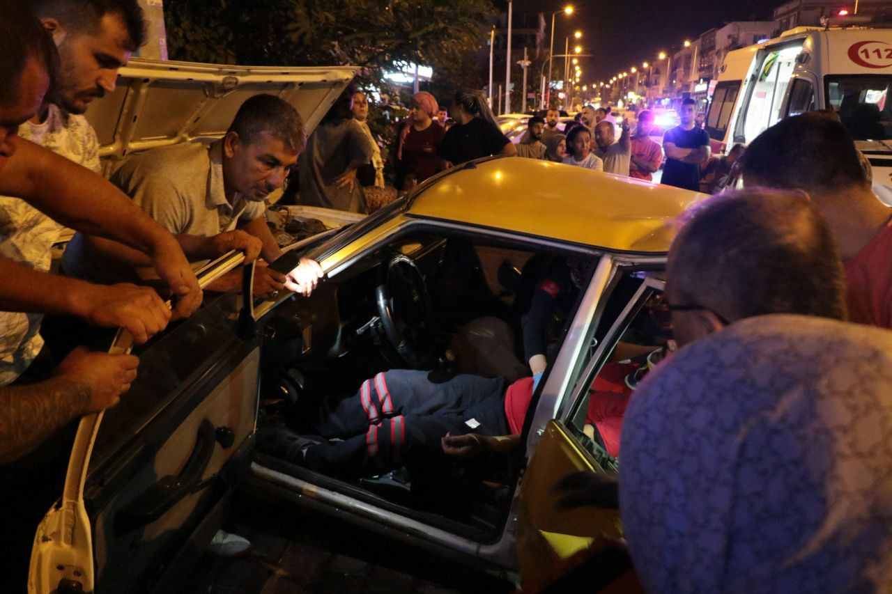 Antalya'da iki aracın çarpıştığı kazada ekipler saniyelerle yarıştı! - Sayfa 9