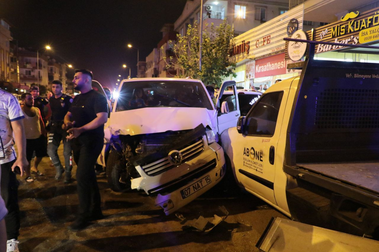 Antalya'da iki aracın çarpıştığı kazada ekipler saniyelerle yarıştı! - Sayfa 10