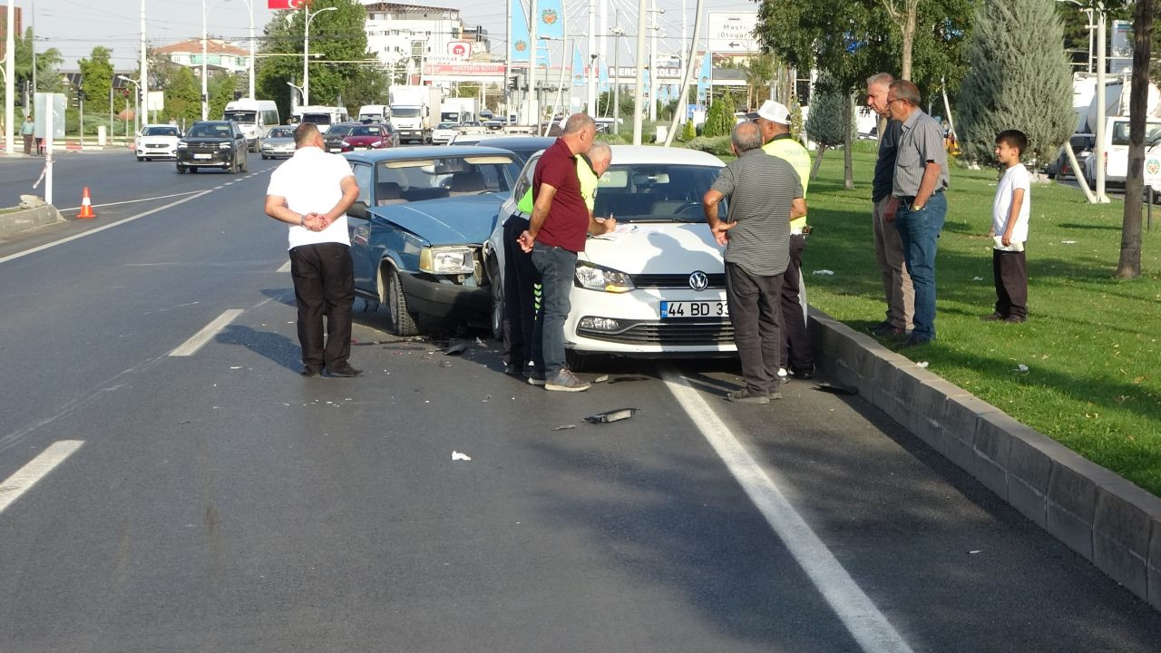 Malatya'da Otomobil ile Çarpışan Tofaş'ta Önemli Hasar: 1 Yaralı - Sayfa 2