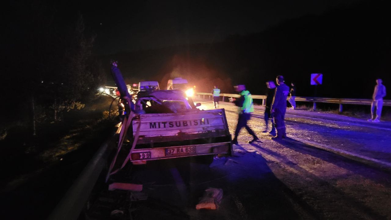 Karabük'te Otomobil ile Kamyonet Çarpıştı: 5 Yaralı - Sayfa 2