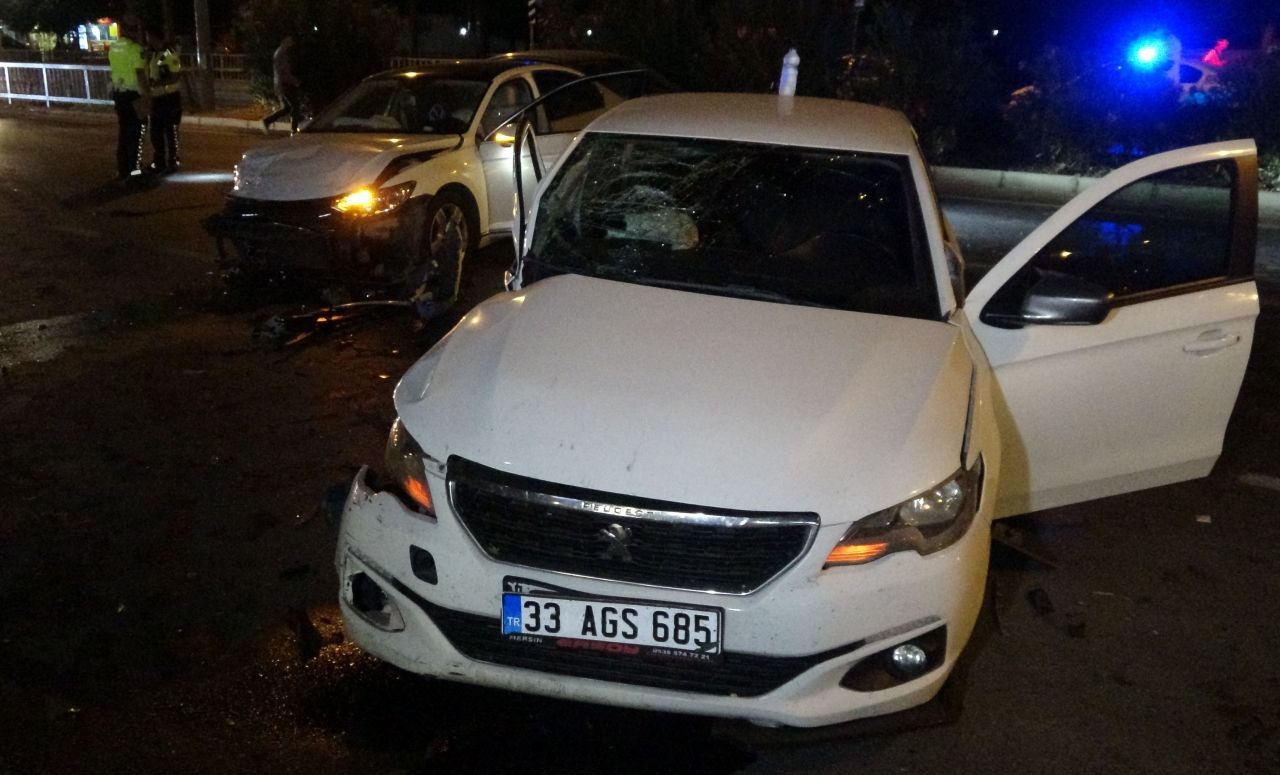 Motosikletle Çarpışan Otomobil Karşı Şeride Geçti: 4 Yaralı - Sayfa 1