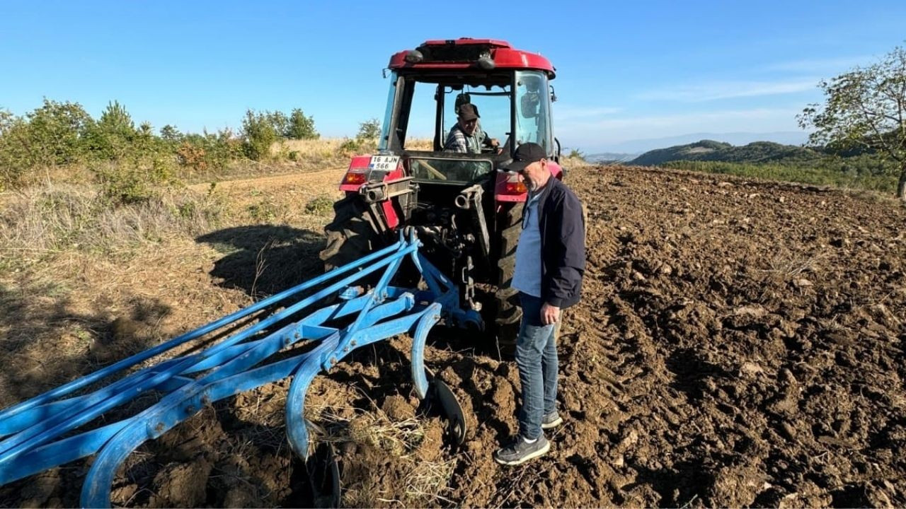 Tarlayı Süren Çiftçi Patlamamış El Bombası Buldu