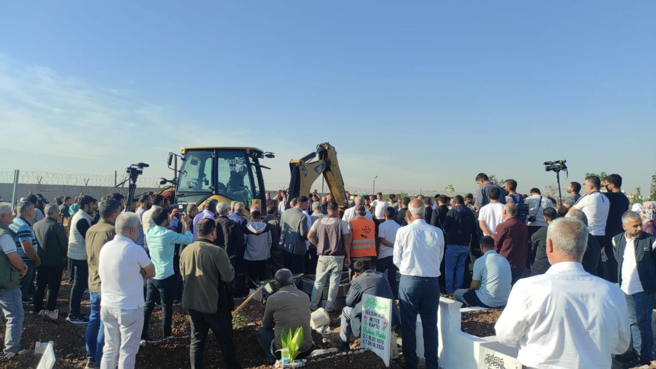 Rojin Kabaiş'in Cenazesi Acılı Ailesiyle Toprağa Verildi: Rojin'in Babasından Yürek Yakan Feryat... - Sayfa 1