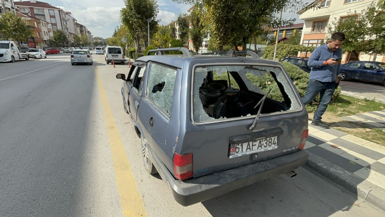 Sinir krizi geçirdi: Aracını hurdaya çevirdi! - Sayfa 1