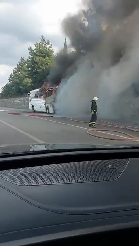 Seyir halindeki otobüs alev alev yandı - Sayfa 2