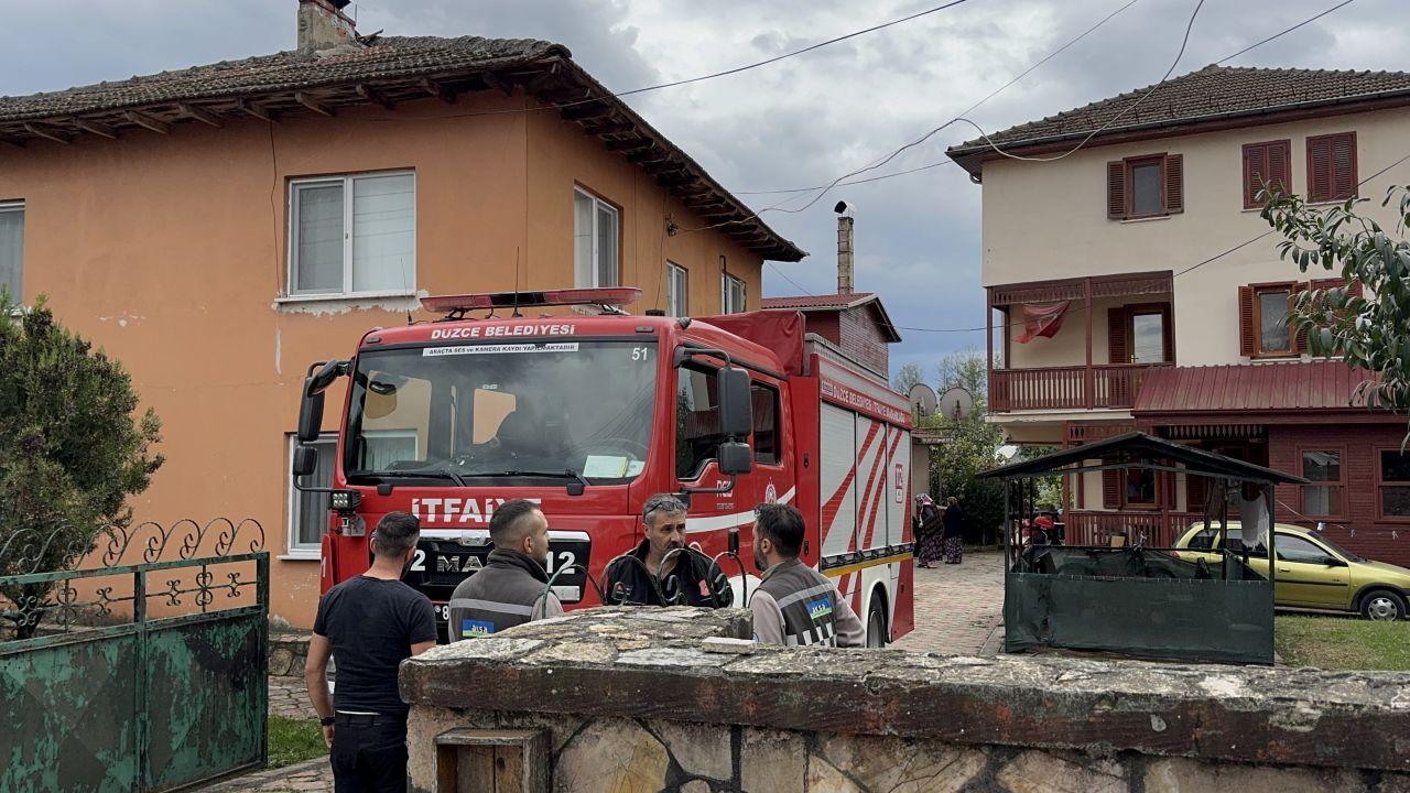 Düzce'de İki Mahallede Yangınlar Kısa Sürede Kontrol Altına Alındı - Sayfa 1