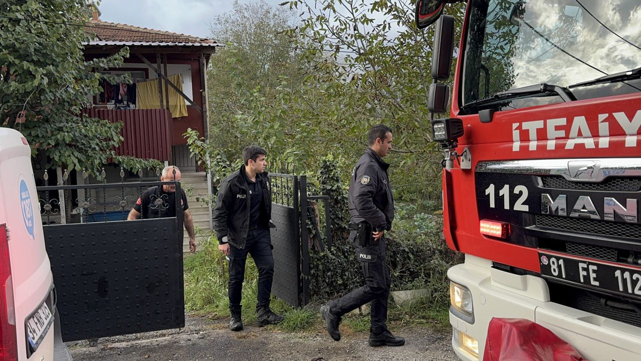 Düzce'de İki Mahallede Yangınlar Kısa Sürede Kontrol Altına Alındı - Sayfa 6