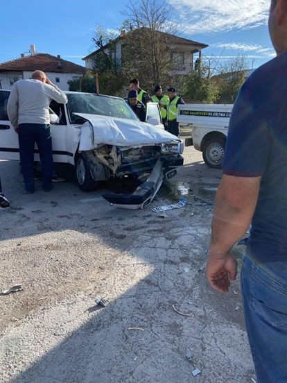 Kamyonetle Çarpışan Otomobilde 1 Kişi Hayatını Kaybetti - Sayfa 5