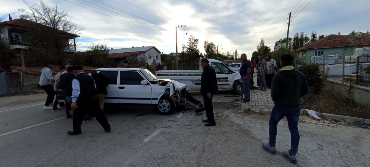 Kamyonetle Çarpışan Otomobilde 1 Kişi Hayatını Kaybetti - Sayfa 2