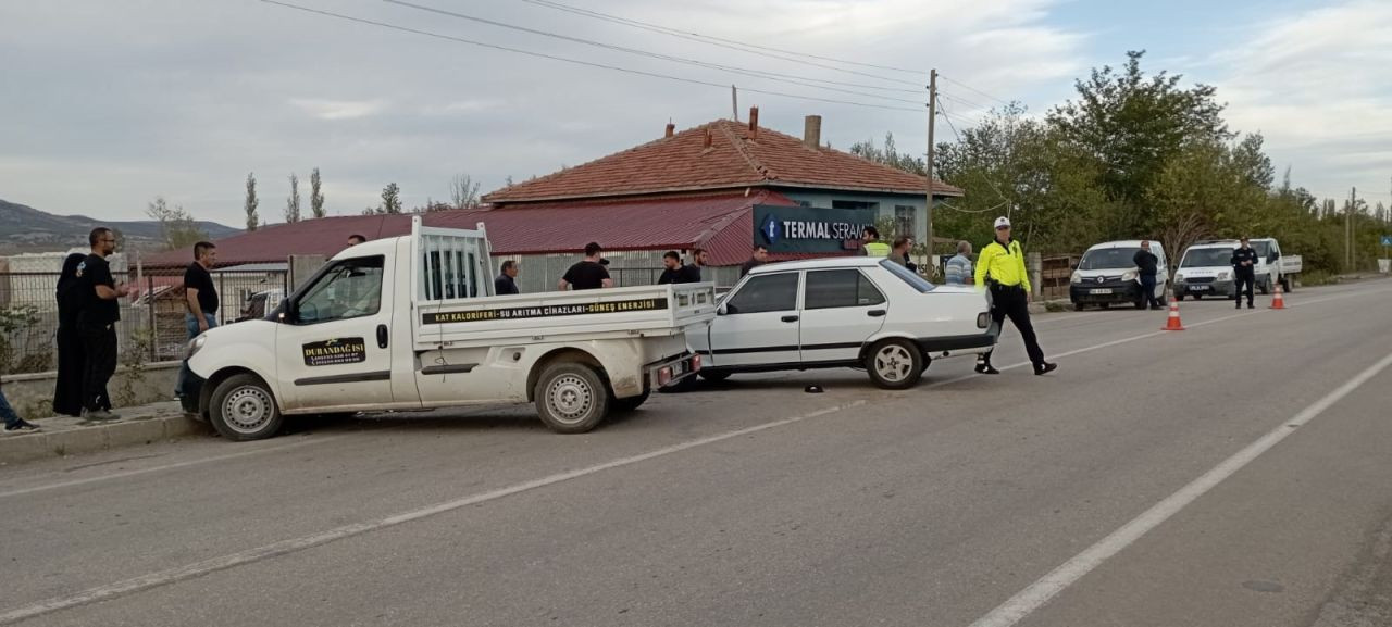 Kamyonetle Çarpışan Otomobilde 1 Kişi Hayatını Kaybetti - Sayfa 3