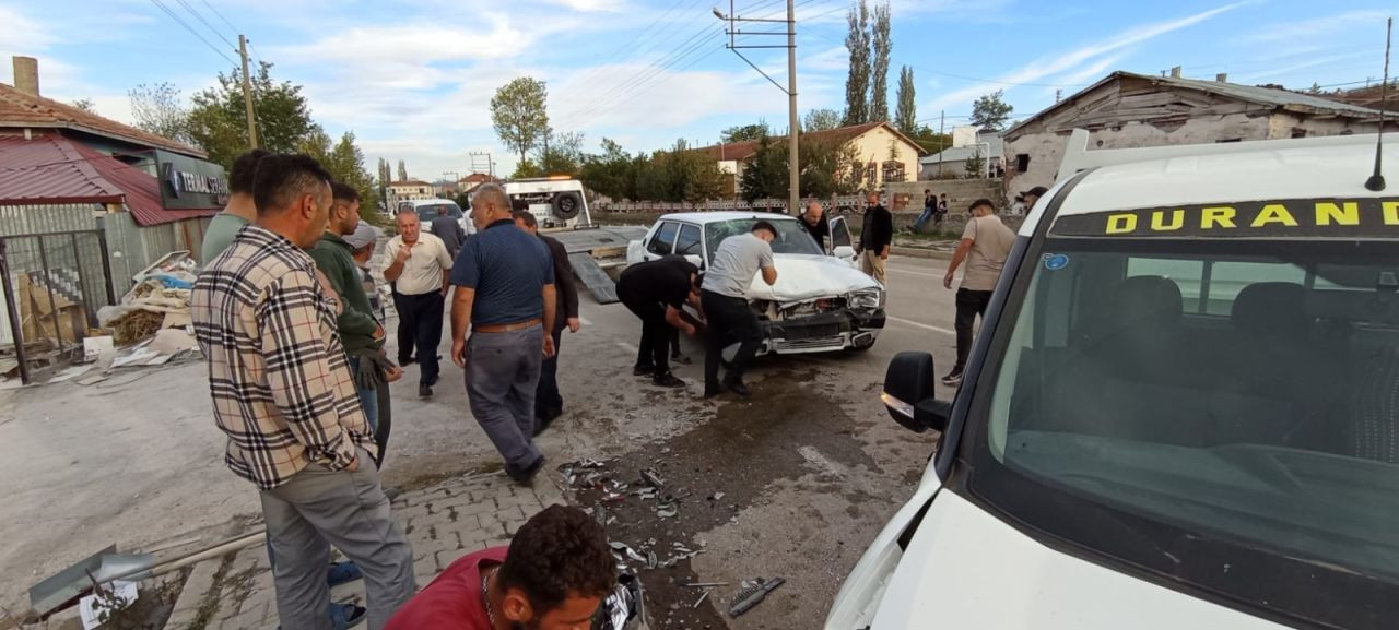 Kamyonetle Çarpışan Otomobilde 1 Kişi Hayatını Kaybetti - Sayfa 4