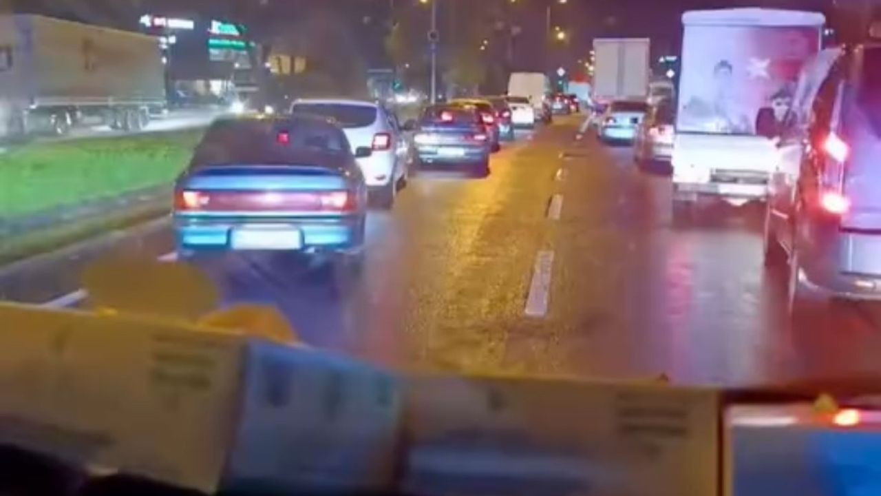 Düzce’de ambulansa fermuar sistemi ile yol verildi, o anlar kamerada