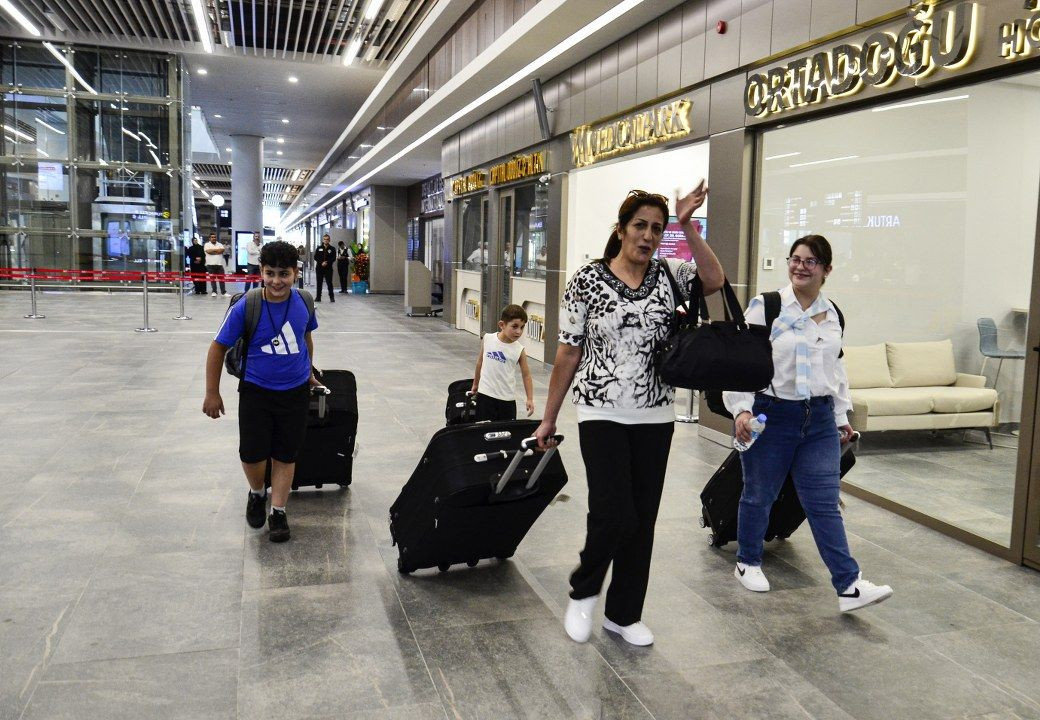 Lübnan'dan ayrılan Türk vatandaşlarını taşıyan uçak Mersin’e ulaştı - Sayfa 5