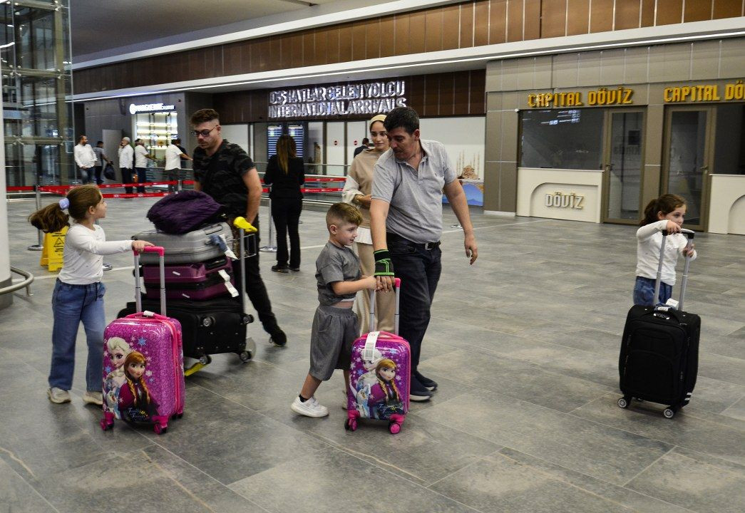 Lübnan'dan ayrılan Türk vatandaşlarını taşıyan uçak Mersin’e ulaştı - Sayfa 11