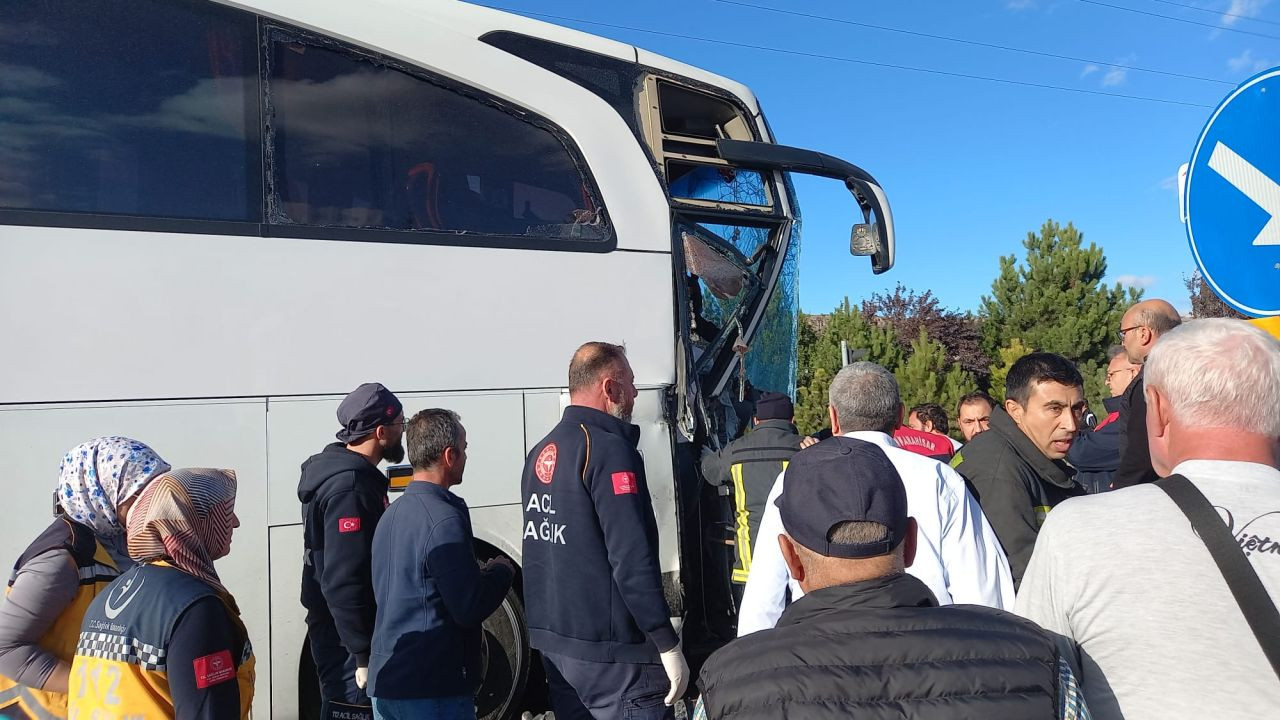 Afyonkarahisar'da Yolcu Otobüsü Kamyona Çarptı: 20 Yaralı - Sayfa 2