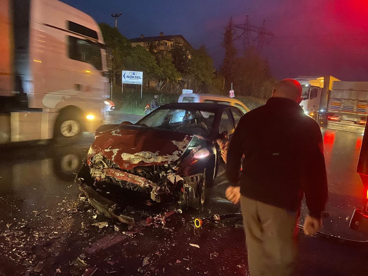 Otomobil ve Servis Midibüsü Çarpıştı: 4 Kişi Yaralandı - Sayfa 6