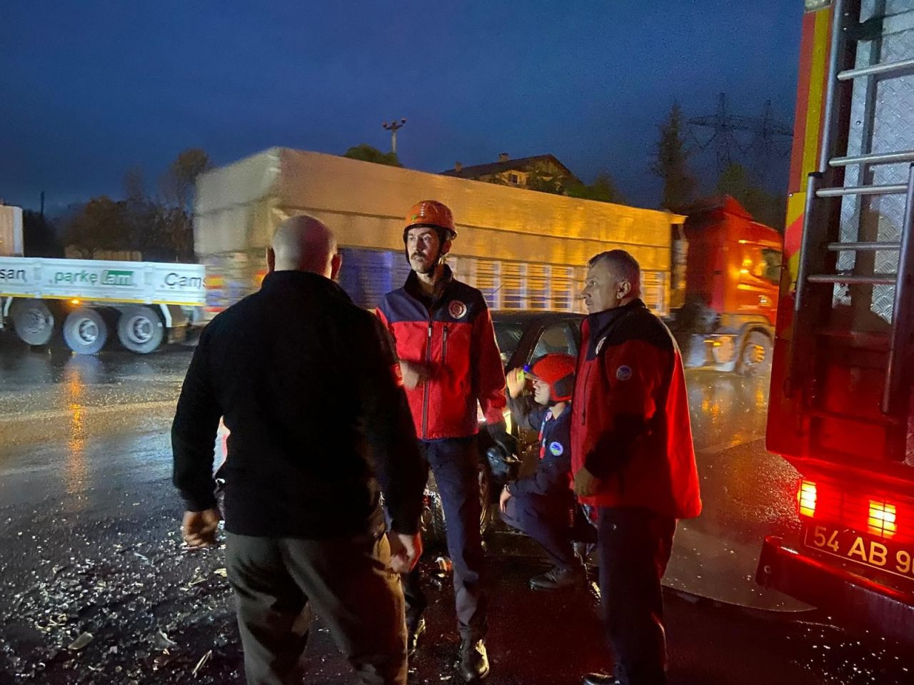 Otomobil ve Servis Midibüsü Çarpıştı: 4 Kişi Yaralandı - Sayfa 5