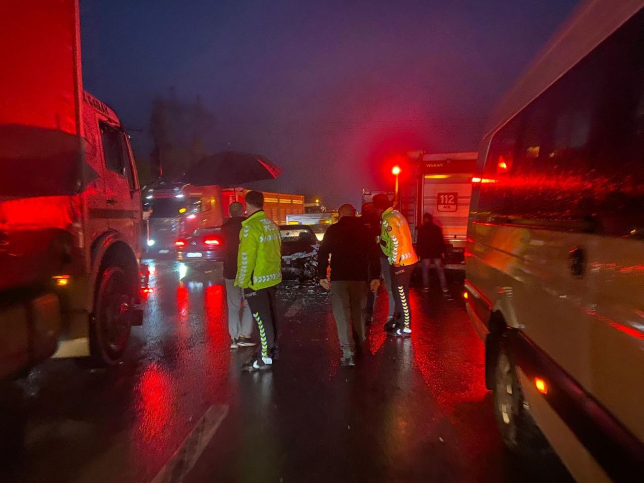 Otomobil ve Servis Midibüsü Çarpıştı: 4 Kişi Yaralandı - Sayfa 2