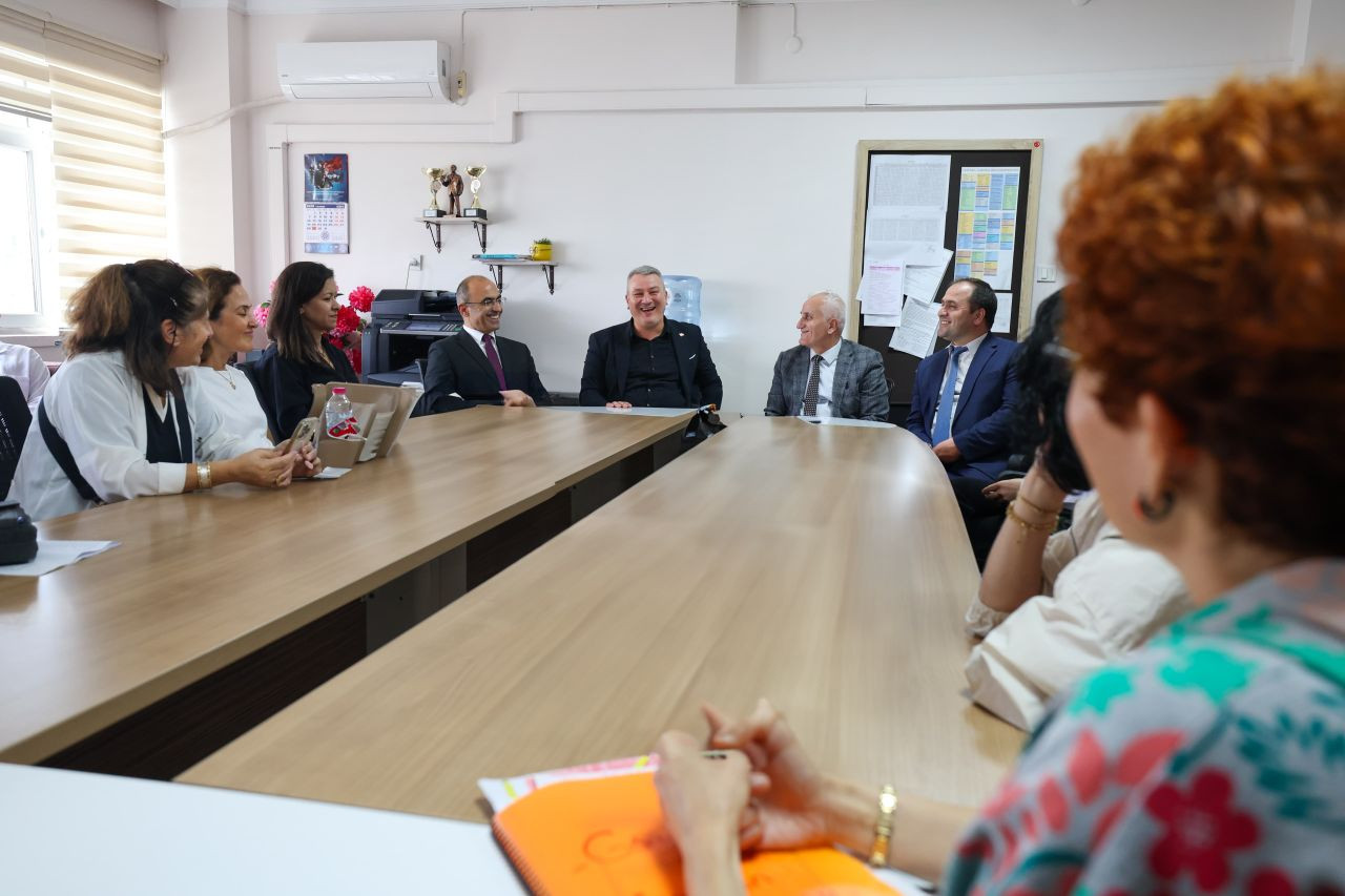 Başkan Çelik Kariyer Günleri programında öğrencilerle buluştu: ''Hayallerinizden ve hedeflerinizden asla vazgeçmeyin’’ - Sayfa 8