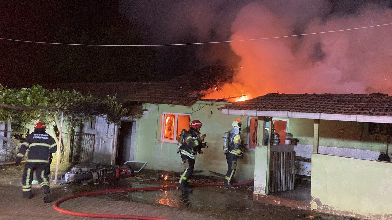 72 yaşındaki annesinin ilişkisi olduğunu düşünerek, içinde bulunduğu evi yakmış - Sayfa 6