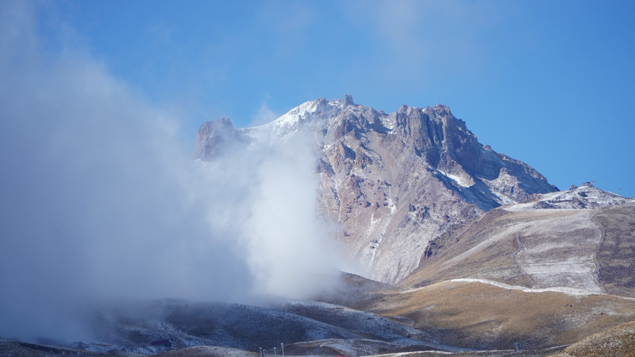 Erciyes beyaza büründü