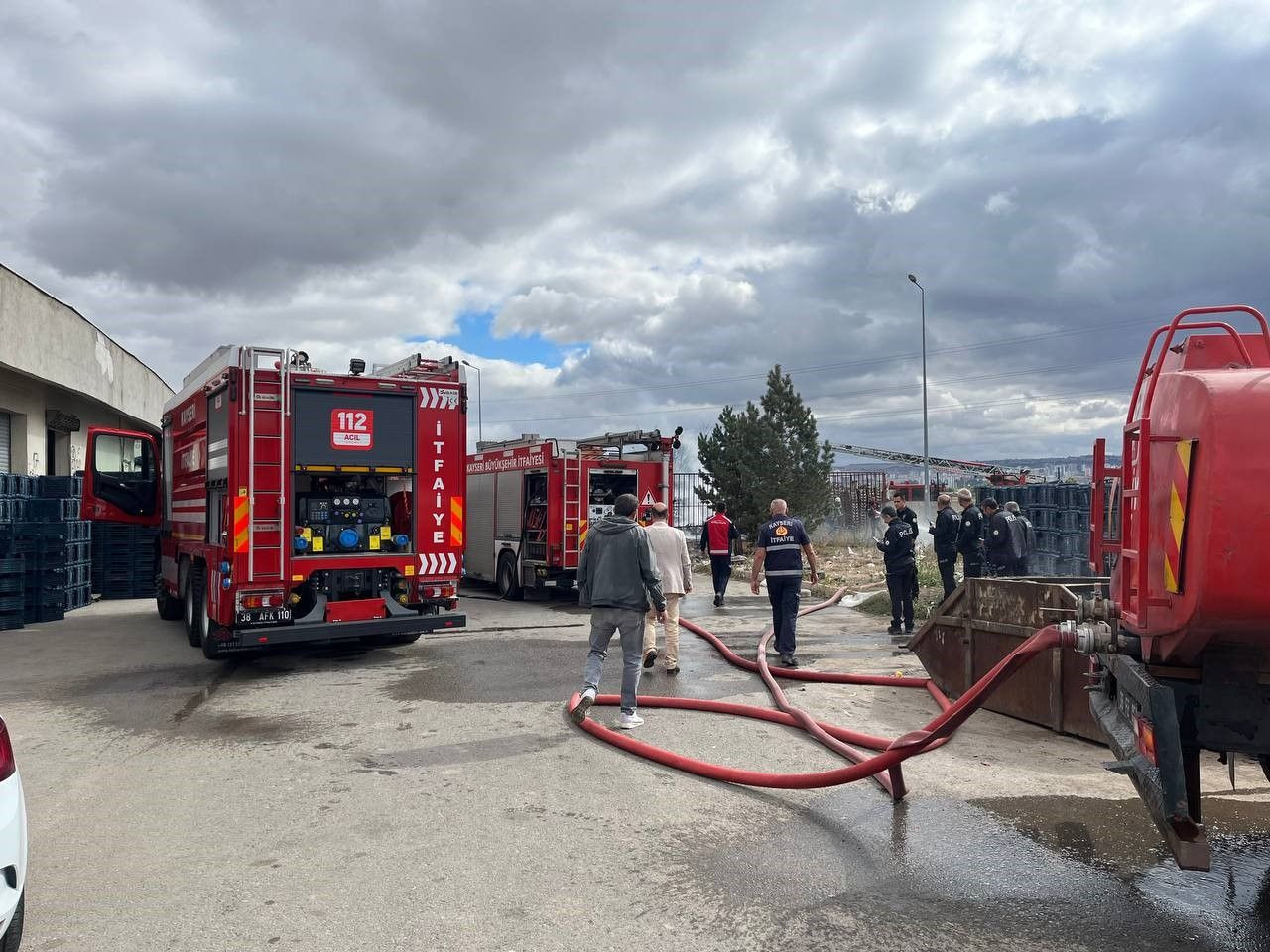 Yangın plastik kasalara sıçradı, faciadan dönüldü - Sayfa 4