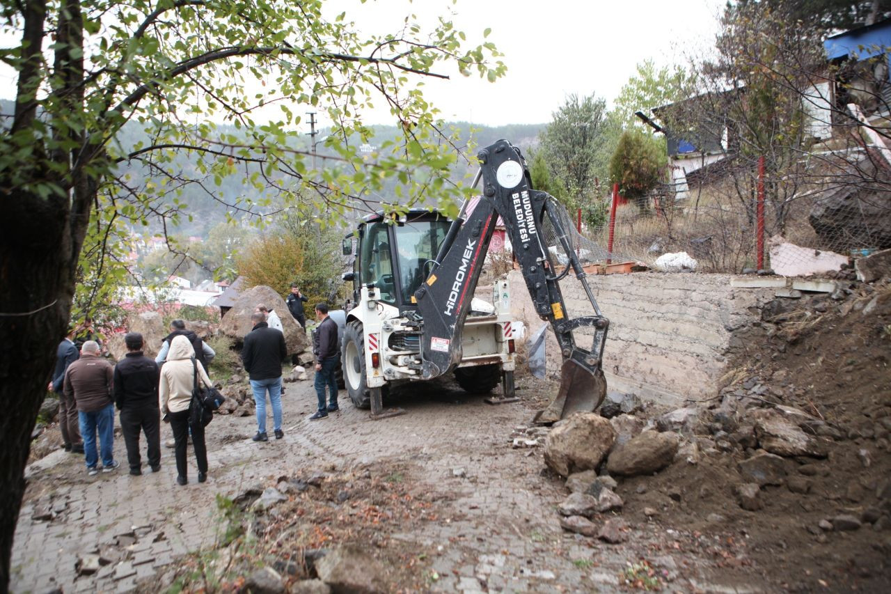 Bolu'da Dev Kaya Parçası Yola Düştü: Paniğe Neden Oldu - Sayfa 5