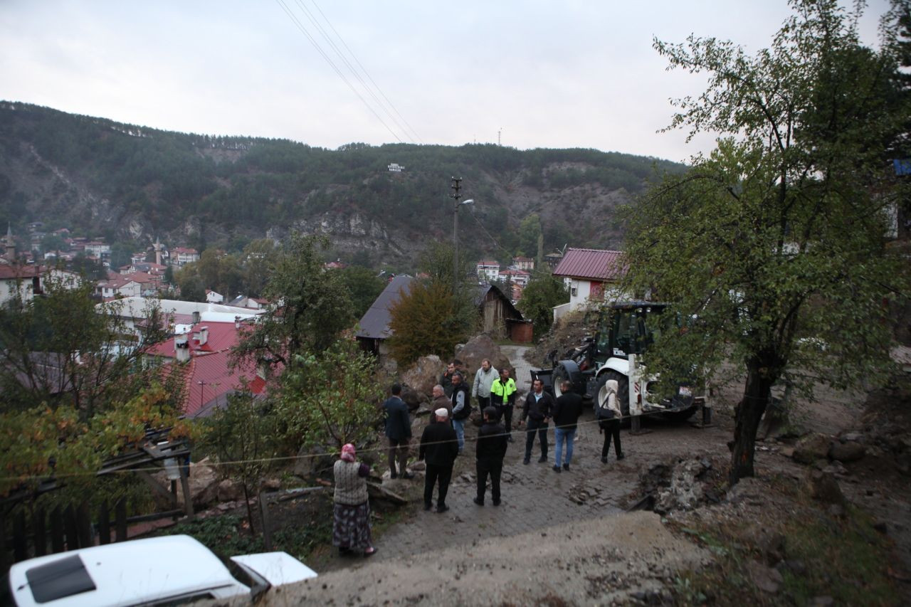 Bolu'da Dev Kaya Parçası Yola Düştü: Paniğe Neden Oldu - Sayfa 3