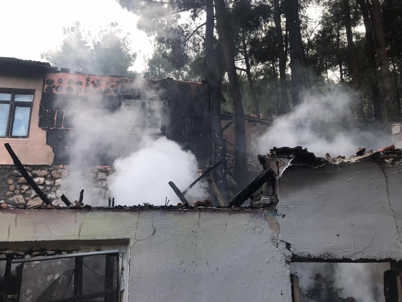 Amasya'da Ormana Bitişik 3 Ev Yangında Kül Oldu - Sayfa 3