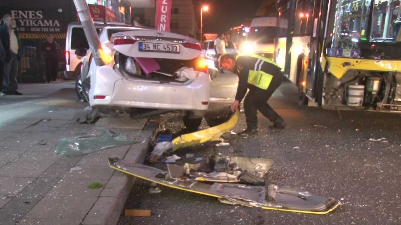 Ataşehir'de İETT Otobüsü ile Otomobil Çarpıştı: 4 Yaralı - Sayfa 1