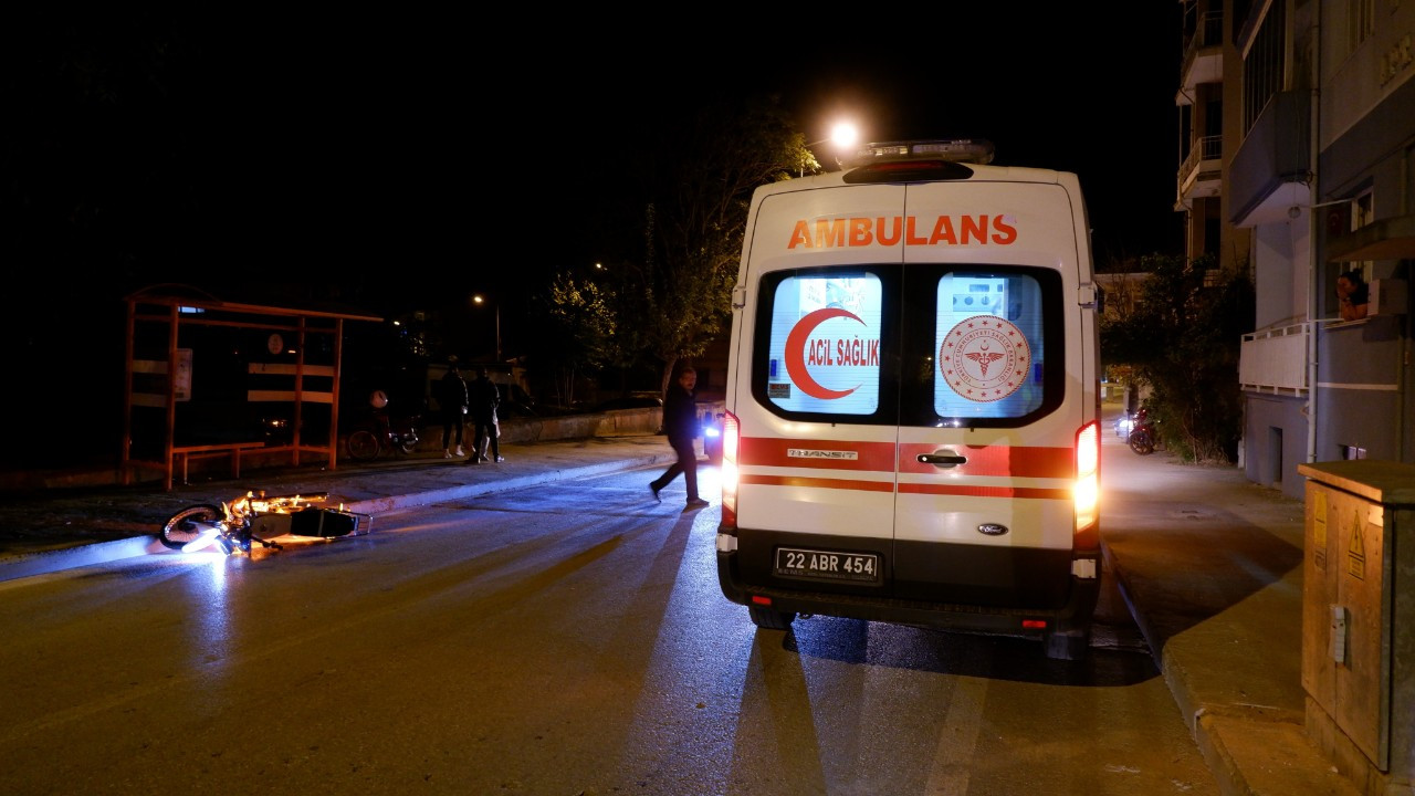 Edirne'de Motosiklet Kazası: Genç Sürücü Otomobilin Altında Can Verdi