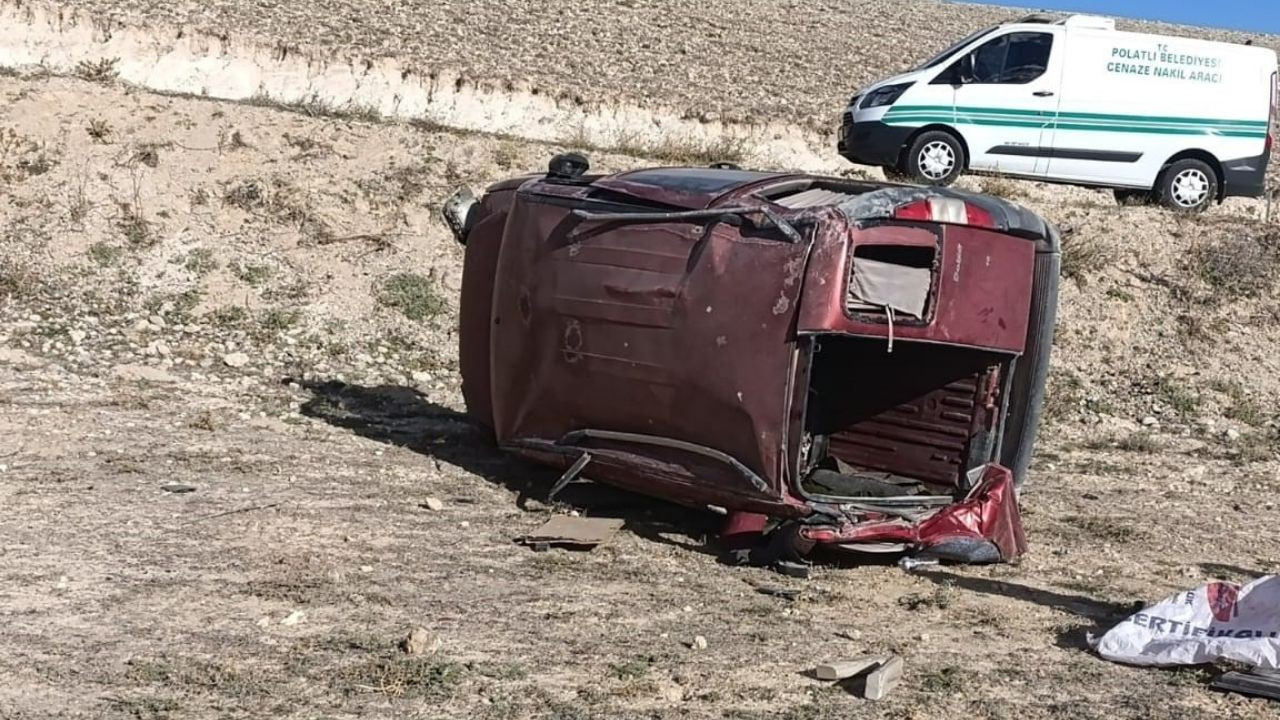 Kontrolden Çıkan Araç Şarampole Devrildi: 1 Ölü, 2 Yaralı