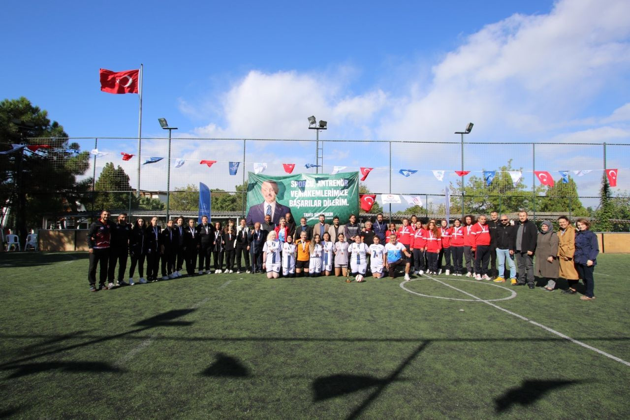 Kocaeli' de turnuva: "Kadınlar futbol oynarsa dünya yerinden oynar" - Sayfa 5